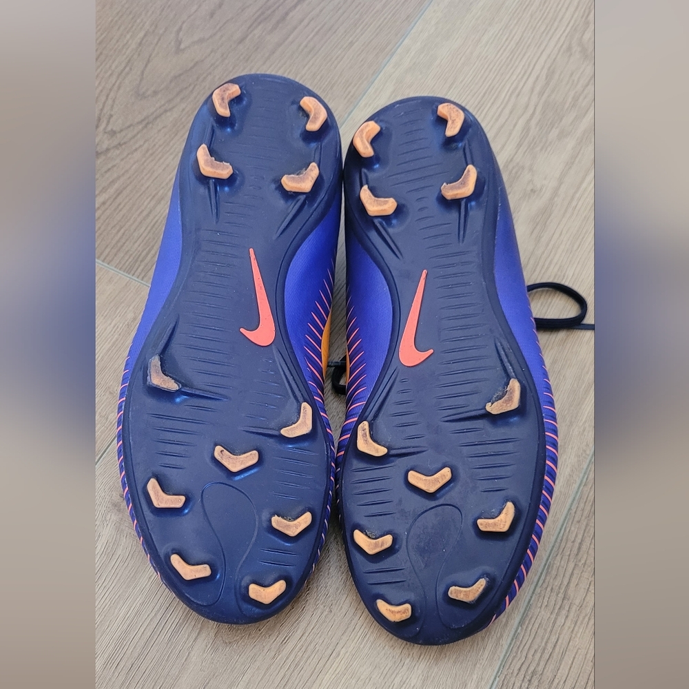 Nike Cleats Kids Lace Up Sport Football Soccer Shoes Size: 4 Y - Picture 5 of 5